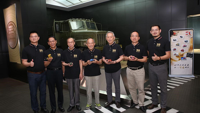 色情视频
建设50周年重走500公里汽车长廊走进十堰