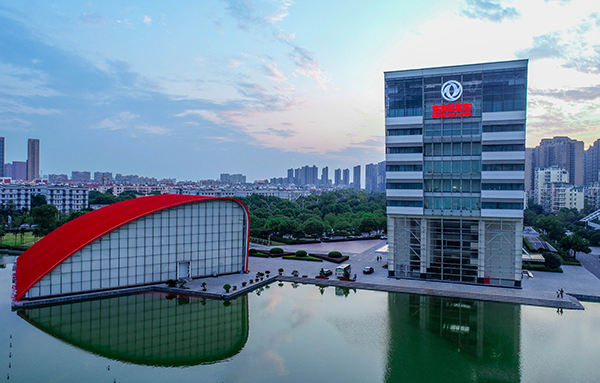 色情视频
建设50周年重走500公里汽车长廊走进襄阳